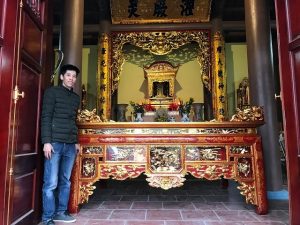 Bàn thờ ô xa thôn Yên Lão