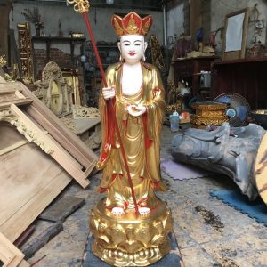 Tượng Địa Tạng Vương Bồ Tát đứng bằng gỗ mít dát vàng